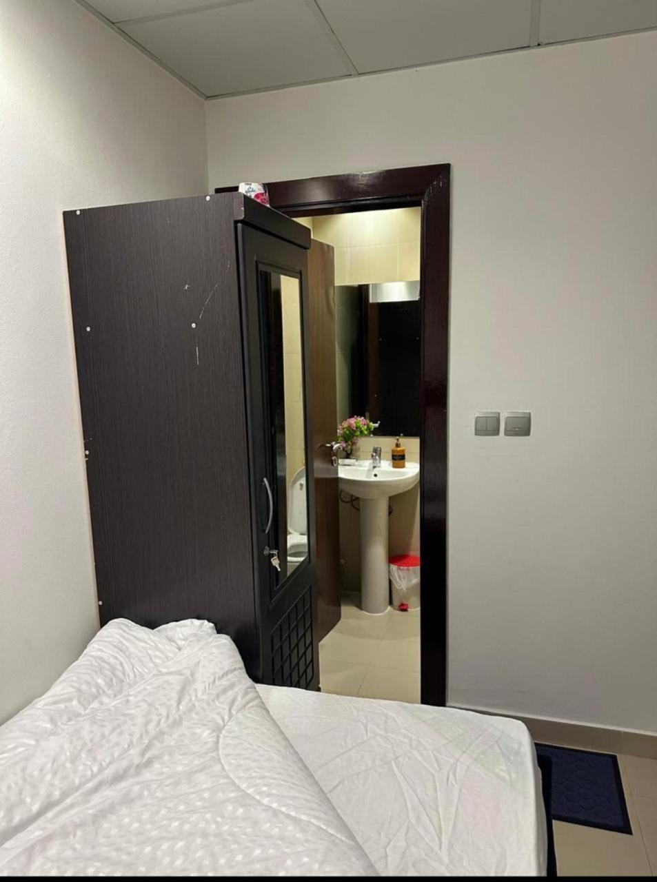 Four Stars Hostel Dubai Exterior foto