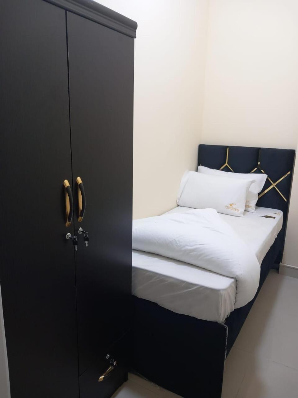 Four Stars Hostel Dubai Exterior foto
