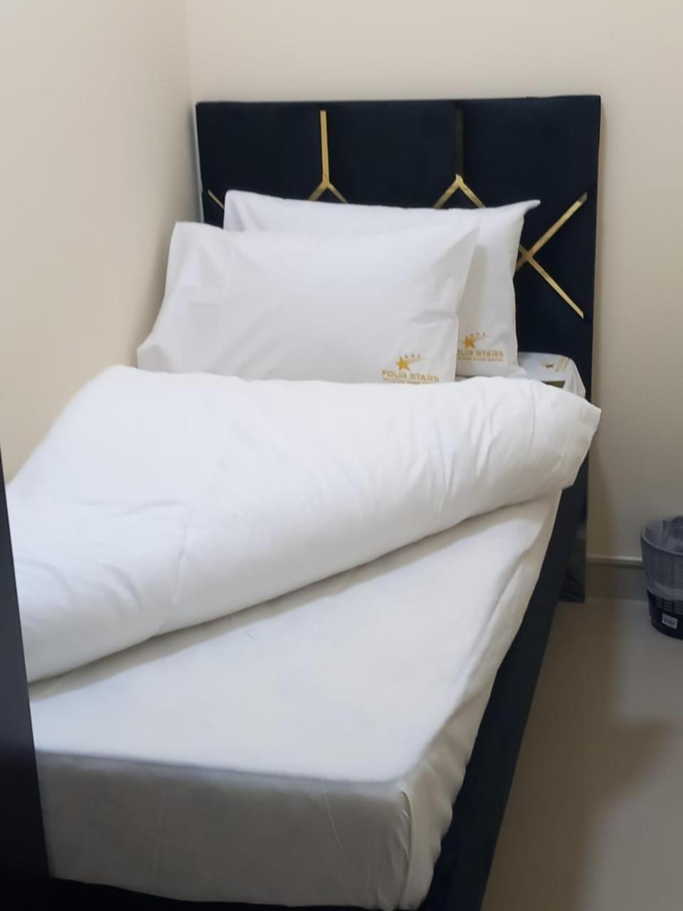 Four Stars Hostel Dubai Exterior foto
