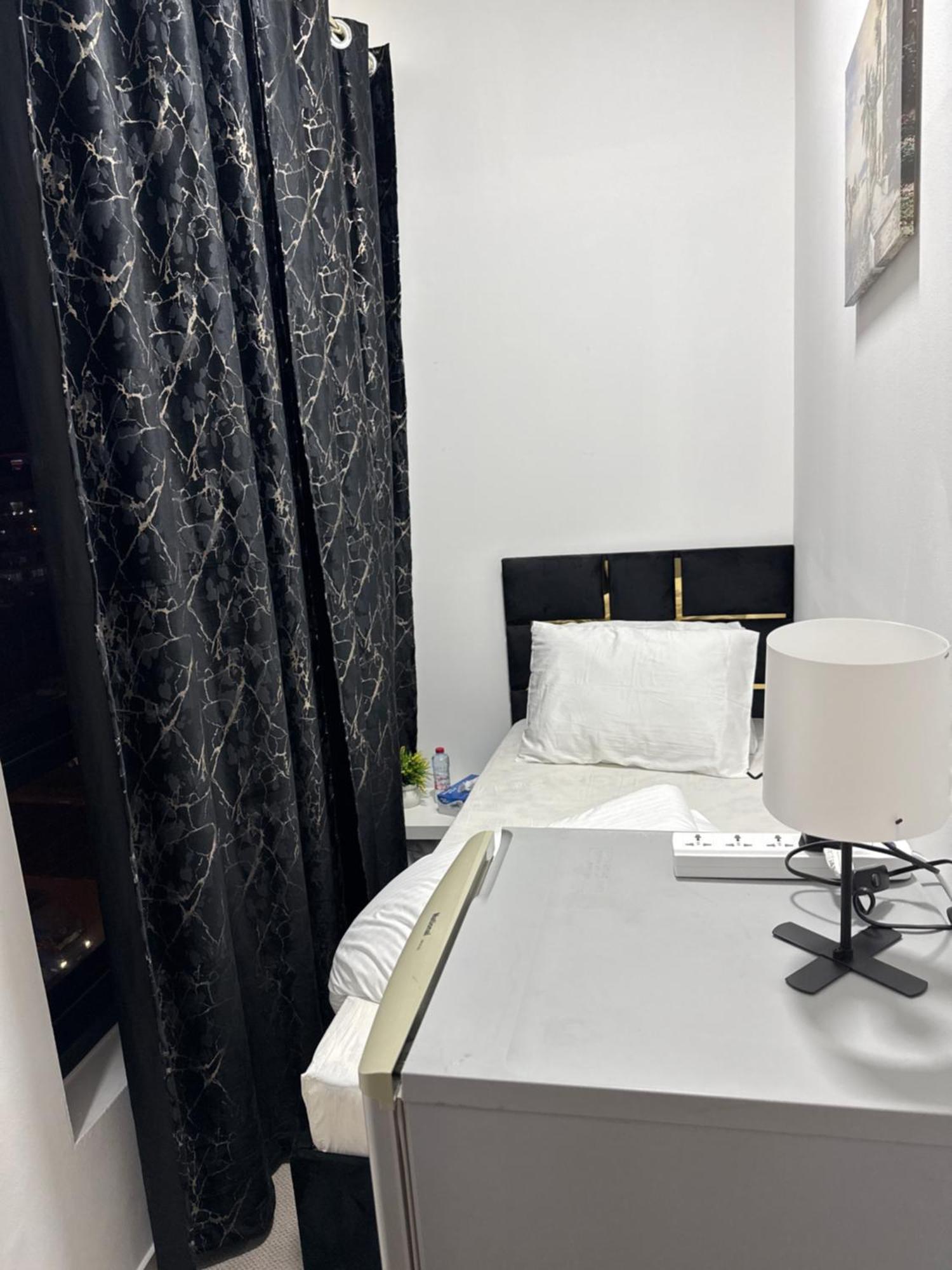Four Stars Hostel Dubai Exterior foto